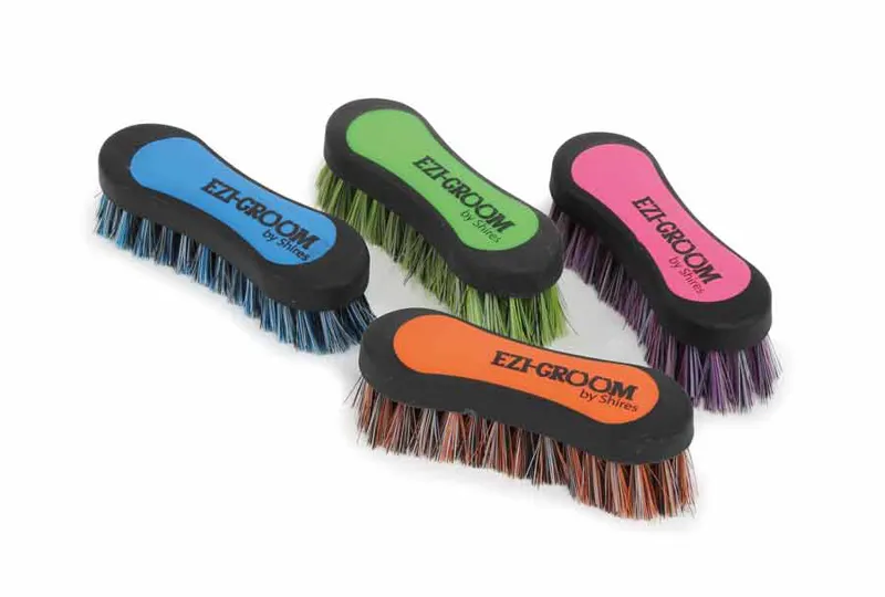 Ezi-Groom Grip Face Brush Black Small-1
