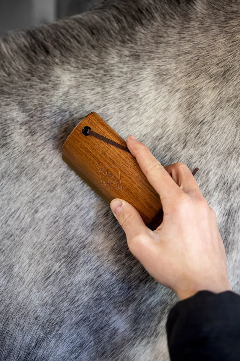 LeMieux Artisan Shedding Comb Brown-3