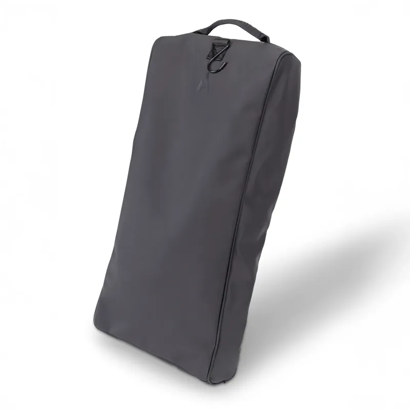 Aubrion React Bridle Bag Black-1