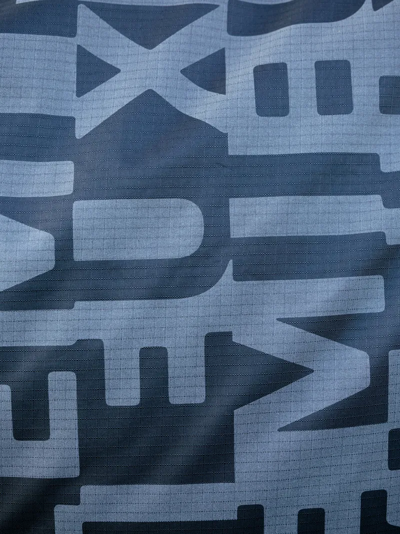 LeMieux Arika Reflective 0g Turnout Rug Black-2