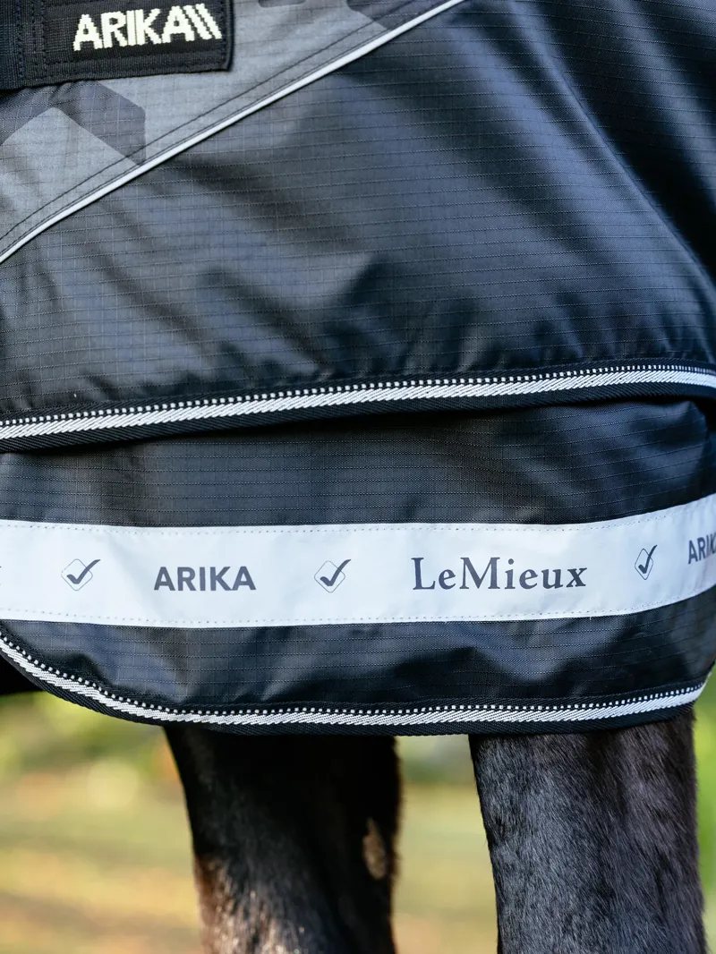 LeMieux Arika Reflective 0g Turnout Rug Black-3