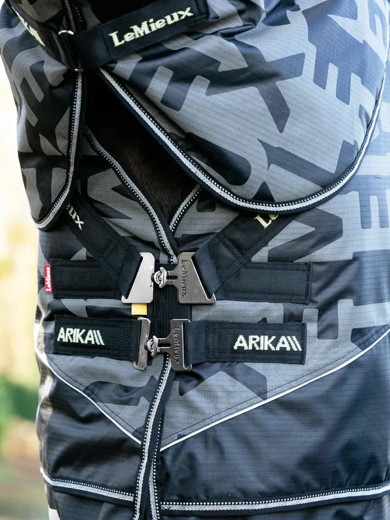 LeMieux Arika Reflective 0g Turnout Rug Black-4