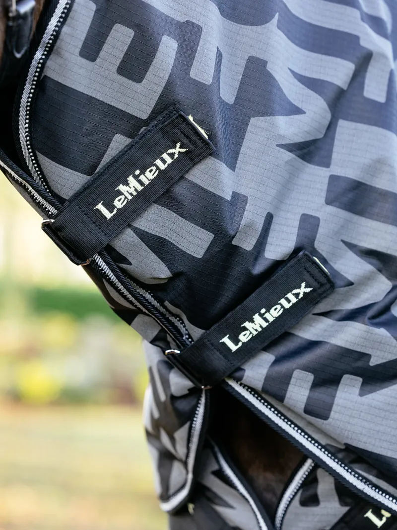 LeMieux Arika Reflective 100g Turnout Rug Black-4