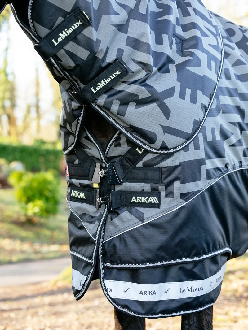 LeMieux Arika Reflective 0g Turnout Rug Black-5