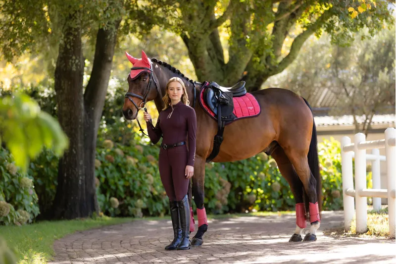 LeMieux Loire Classic Close Contact Square Cranberry-3