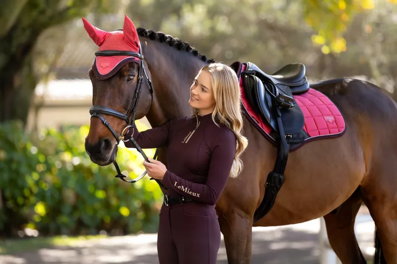 LeMieux Loire Classic Close Contact Square Cranberry-4