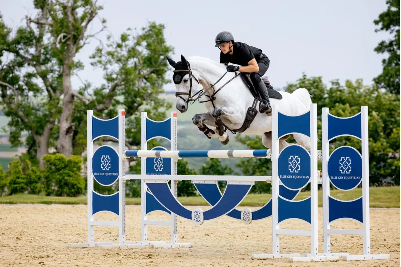 LeMieux Cotton Close Contact Square Black-3