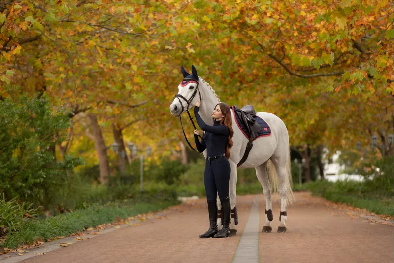 LeMieux Loire Classic Close Contact Square Navy/Cranberry-4