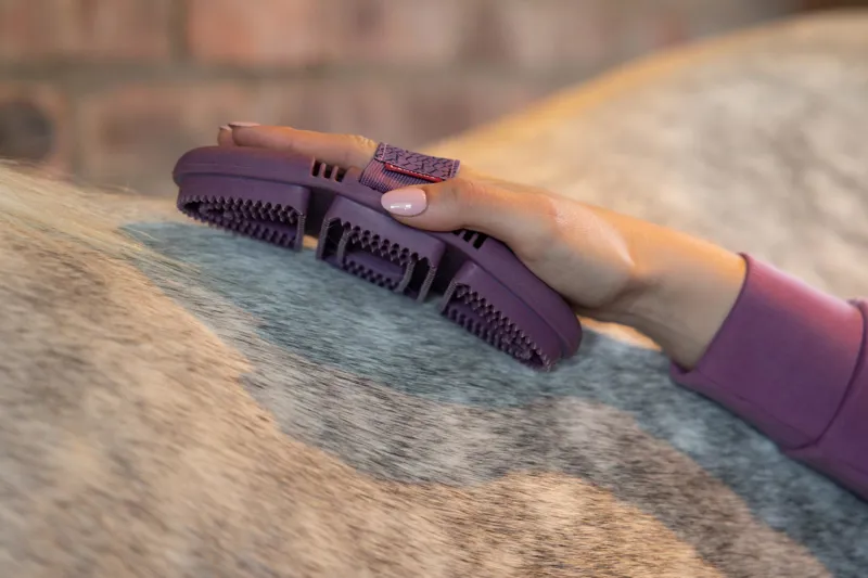 LeMieux Flexi Curry Comb in Powder Blue-1