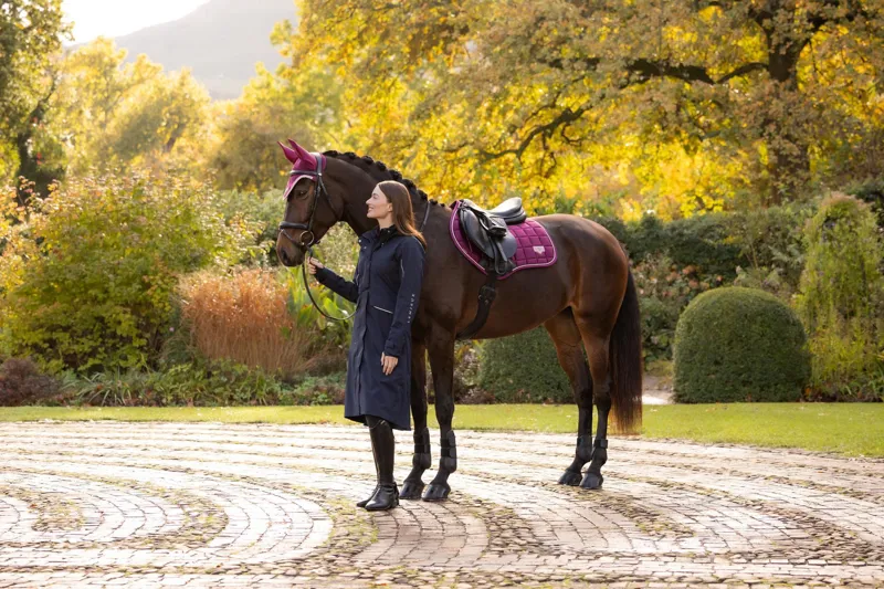  LeMieux Loire Classic Close Contact Square in Blackberry-3