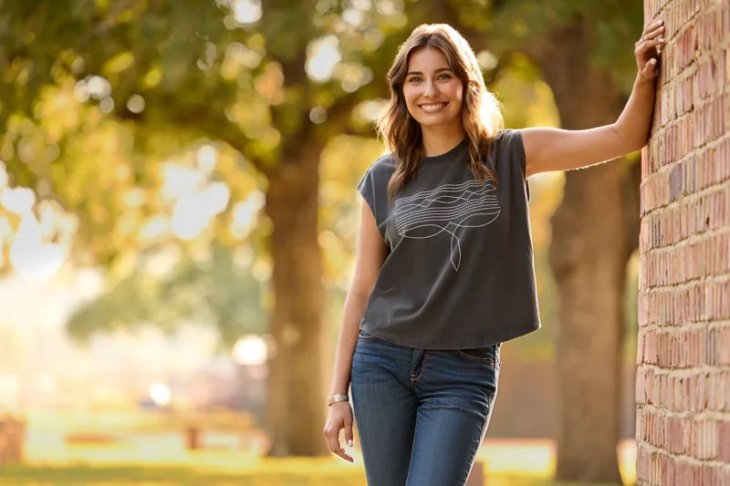 Ariat Womens Dallas Cropped T-Shirt in Charcoal Mineral Wash-4