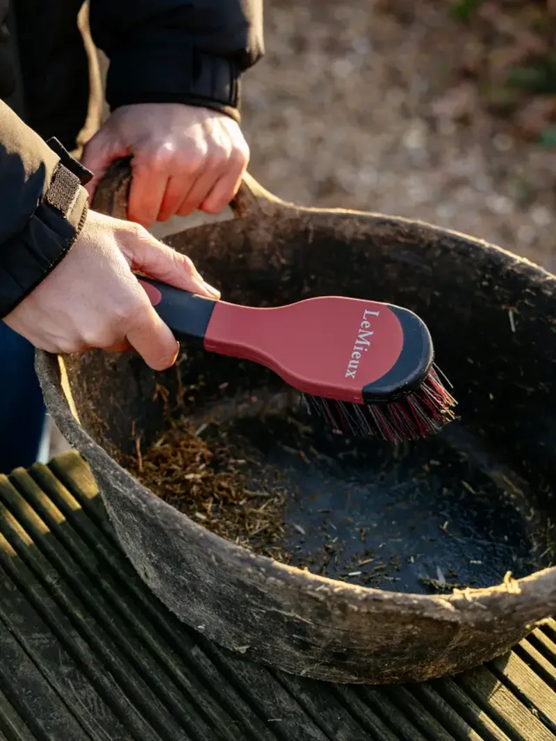 LeMieux Bucket Brush in Black and Red-1