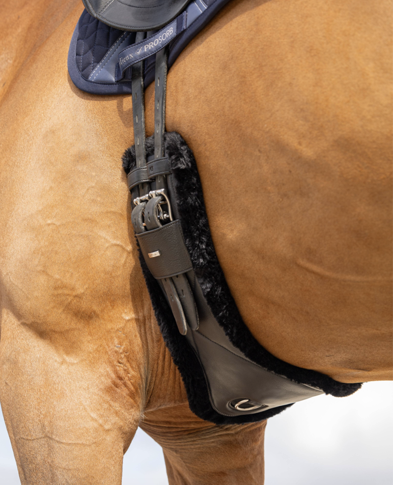 Arika Simuwool Contoured Dressage Girth Black-1